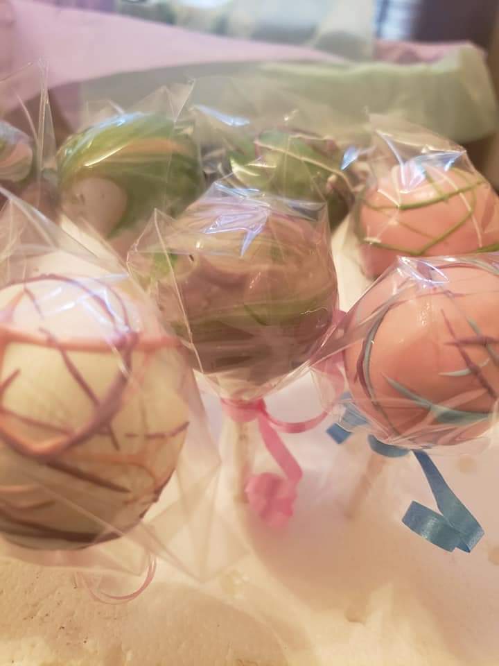 Landie's Cake Pops Dozen