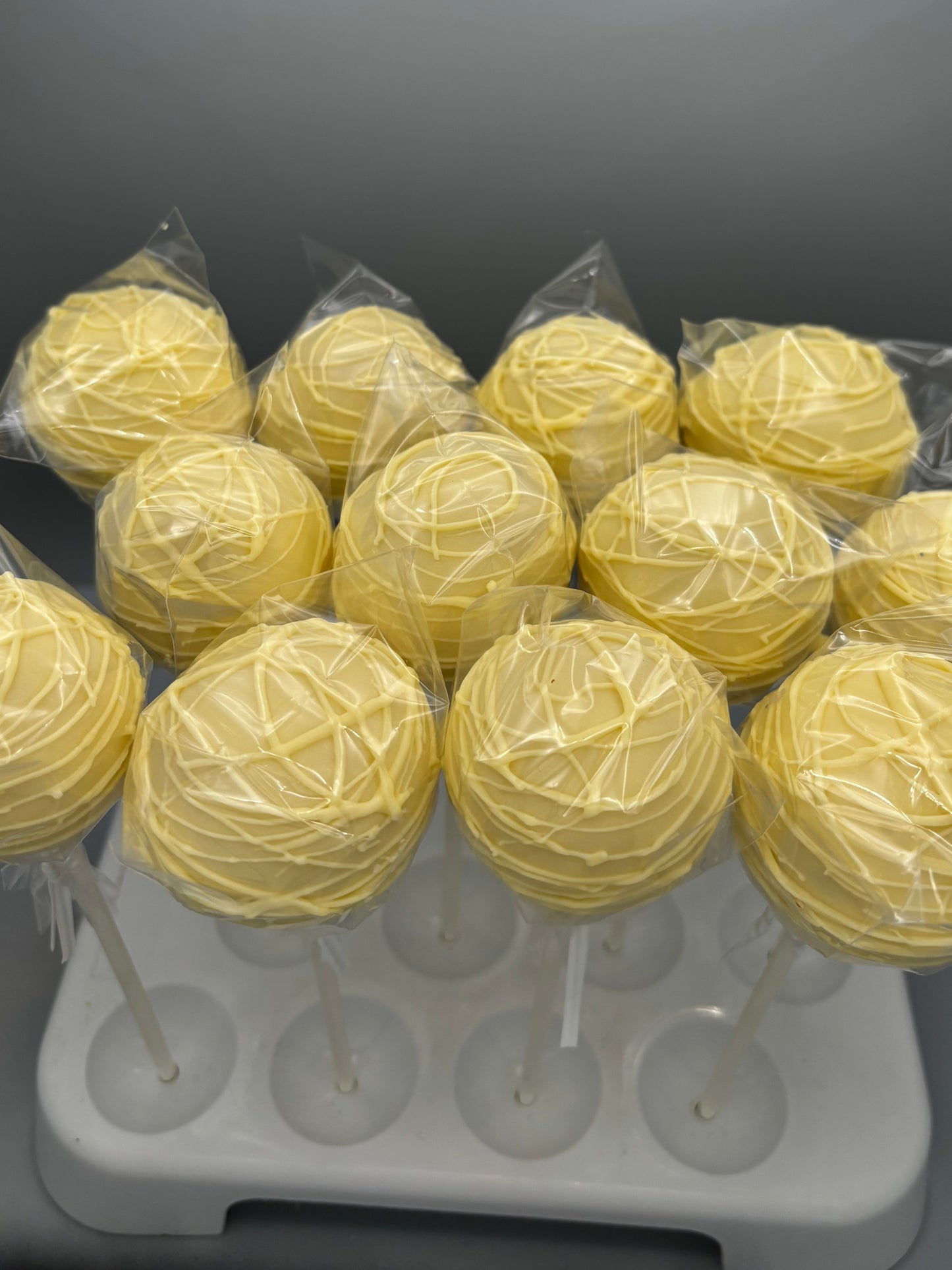 Landie's Cake Pops Dozen